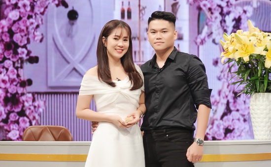 Lê Phương và Trung Kiên hát "Biển tình" trong Khách sạn 5 sao