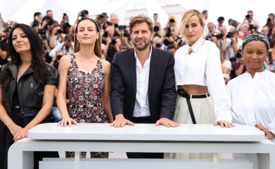 Giám khảo Cannes Brie Larson không chắc chắn sẽ xem phim của Johnny Depp
