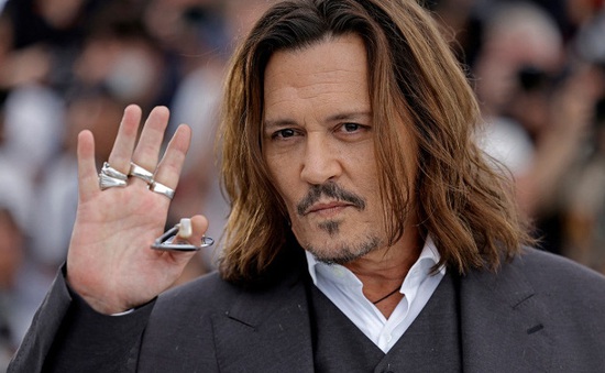 Johnny Depp phủ nhận đang cố gắng "trở lại": Tôi chẳng đi đâu cả