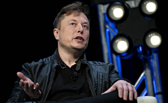 Elon Musk chỉ trích FED chậm điều chỉnh lãi suất