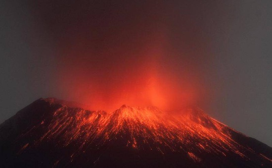 Hàng triệu người ở Mexico được cảnh báo chuẩn bị sơ tán khi núi lửa Popocatépetl phun tro bụi