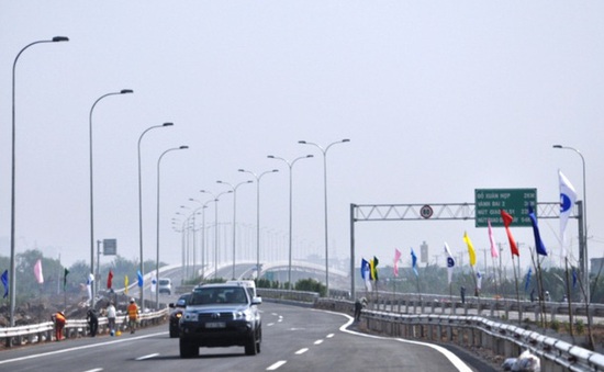 Cấm xe qua gầm cầu vượt cao tốc TP Hồ Chí Minh - Long Thành - Dầu Giây trong 30 ngày
