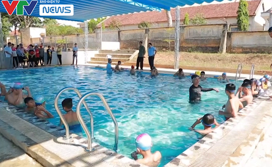 Hà Nội: Tổ chức các lớp dạy bơi phòng tránh đuối nước cho học sinh dịp nghỉ hè