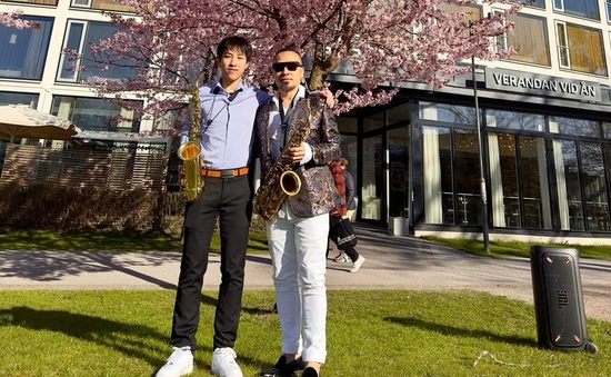 Nghệ sĩ saxophone Lê Duy Mạnh mang nhạc Trịnh giới thiệu với bạn bè quốc tế