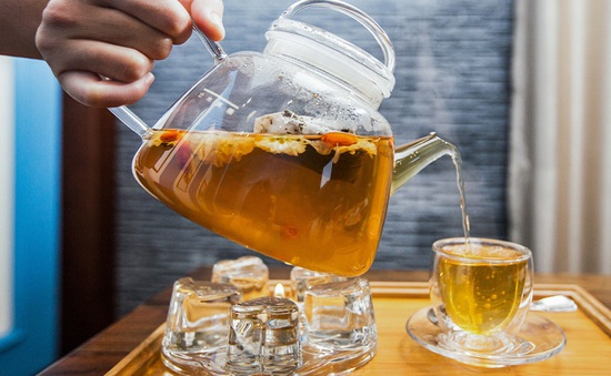 Những lợi ích sức khỏe bất ngờ của trà hoa cúc