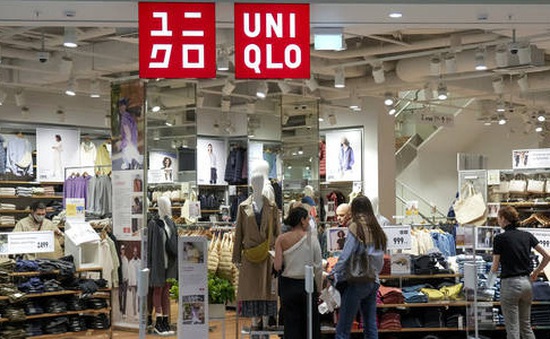 “Gã khổng lồ” thời trang Nhật Bản Uniqlo cân nhắc rút khỏi Nga