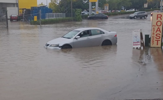 Thành phố lớn nhất New Zealand ban bố tình trạng khẩn cấp do mưa lũ