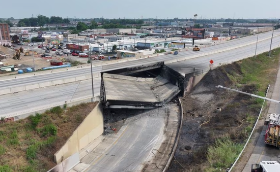 Phát hiện thi thể trong đống đổ nát của vụ sập cầu cao tốc I-95 ở Philadelphia