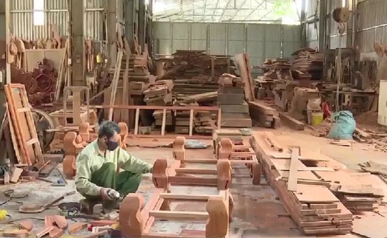 Hỗ trợ làng nghề chuyển sang nguyên liệu gỗ rừng trồng