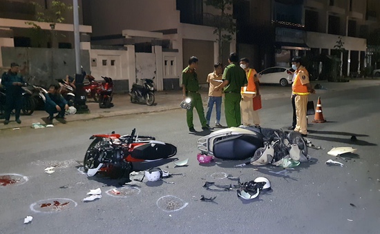 Tiền Giang: 2 xe máy tông nhau trực diện, 4 người thương vong
