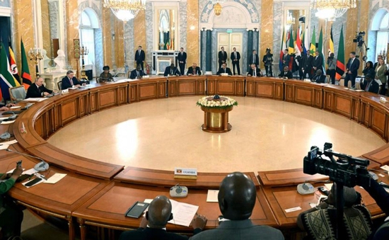 Tổng thống Nga hội đàm với phái đoàn ngoại giao cấp cao châu Phi về giải quyết xung đột Ukraine