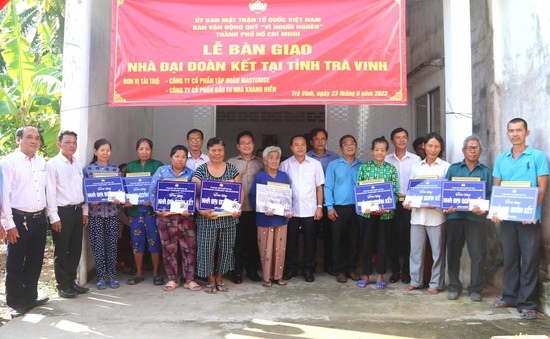 Thành phố Hồ Chí Minh bàn giao 36 căn nhà cho hộ nghèo