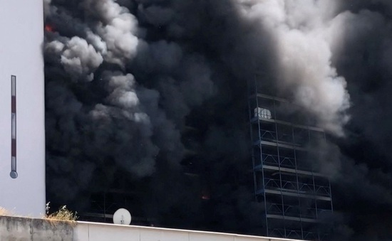 Cháy tòa nhà đang cải tạo ở Italy, 1 người thiệt mạng, nhiều người bị thương