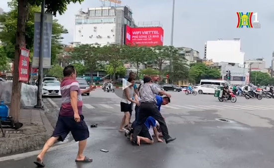 Phóng viên Đài PT-TH Hà Nội bị hành hung khi đang tác nghiệp