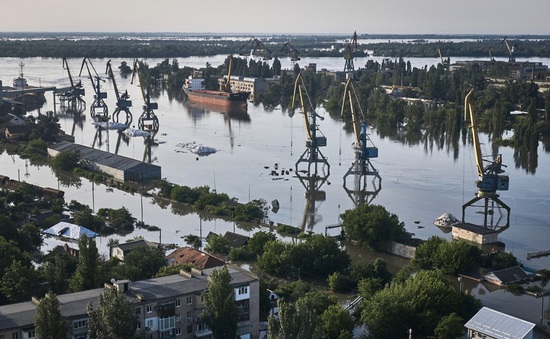 Vụ vỡ đập Nova Kakhovka: Ít nhất 7 người có thể bị mất tích