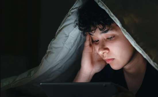 Tác hại khôn lường của việc thường xuyên thức khuya