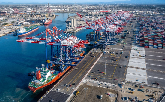 Công nhân cảng Long Beach thấp thỏm lo mất việc vì tự động hóa