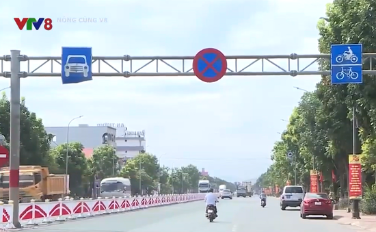 Bất cập các biển báo giao thông tại trung tâm thị xã Hương Trà, Thừa Thiên Huế