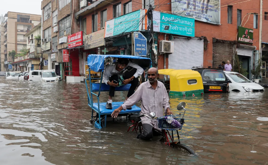 Mưa lớn gây lũ lụt, sạt lở đất tại Ấn Độ, khiến hàng chục người thiệt mạng