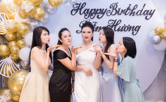 Hoa hậu Trang sức Việt Nam Trần Thị Diễm Hương đẹp rạng ngời trong ngày sinh nhật
