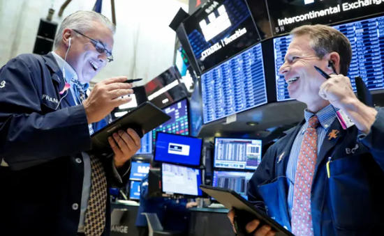 Triển vọng kinh tế Mỹ tích cực, Dow Jones tăng 7 phiên liên tiếp