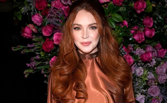 Bà bầu Lindsay Lohan tự chúc mừng sinh nhật tuổi 37