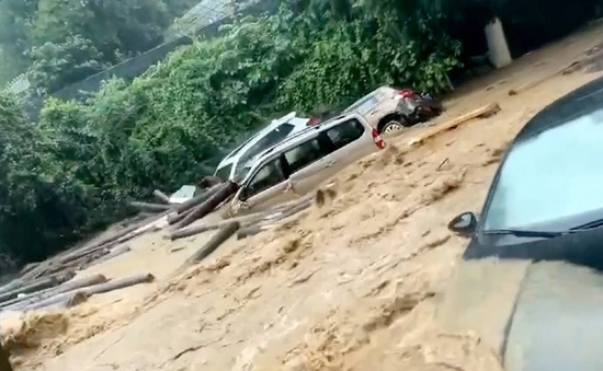 Mưa lớn gây ngập lụt tại miền Trung và Tây Nam Trung Quốc