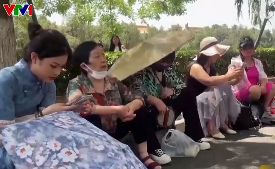 Trung Quốc mở hầm trú ẩn cho người dân tránh nóng