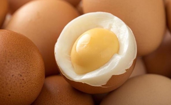 Ăn trứng luộc thường xuyên giúp bổ hay hại gan?