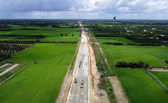 Nỗ lực thông xe tuyến cao tốc Mỹ Thuận - Cần Thơ vào cuối năm 2023