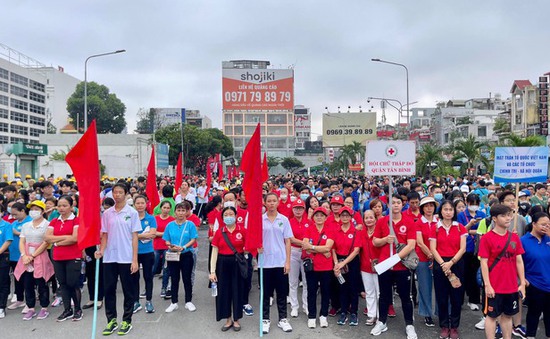 Tp Hồ Chí Minh: 2.500 người đi bộ ủng hộ Quỹ "Vì người nghèo" năm 2023