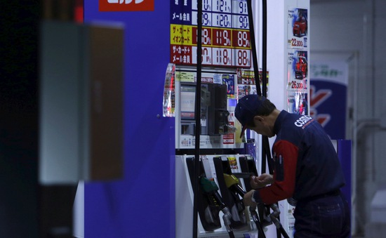 Nhật Bản tiếp tục trợ cấp xăng dầu giúp người dân đối phó lạm phát