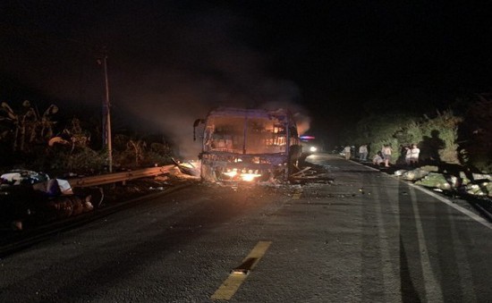 Cháy xe khách trên đèo Khánh Lê, hơn 20 người may mắn thoát nạn