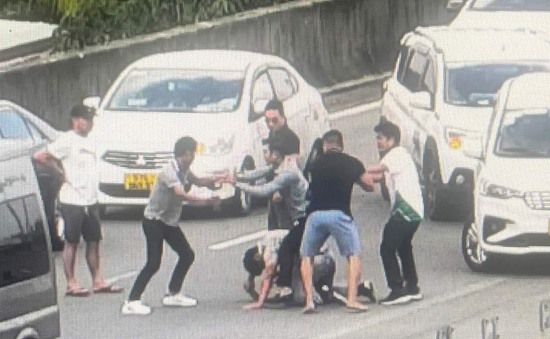TP Hồ Chí Minh: Nhóm côn đồ hành hung người trên đường dẫn cao tốc