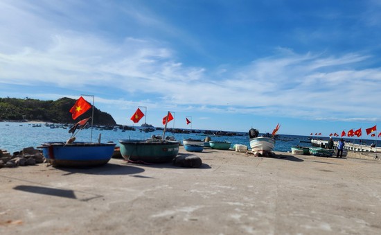 Bình Định: Cải thiện phương tiện tàu thuyền cho người dân đảo Nhơn Châu