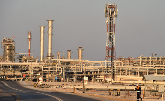 Saudi Arabia tăng giá bán dầu