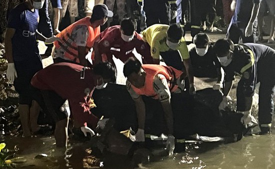 Trà Vinh: Tìm thấy thi thể 2 học sinh tắm sông bị nước cuốn trôi