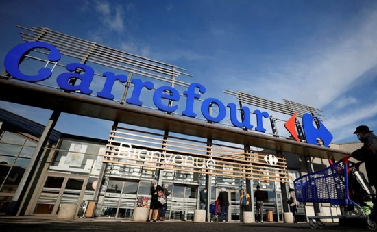 Pháp: Chuỗi siêu thị Carrefour dán nhãn cảnh báo sản phẩm tăng giá trá hình