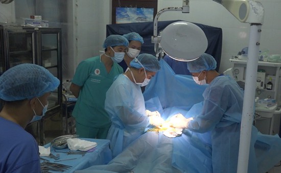 Bệnh xá đảo Song Tử Tây cấp cứu bệnh nhân nặng bị giảm áp, viêm ruột thừa cấp