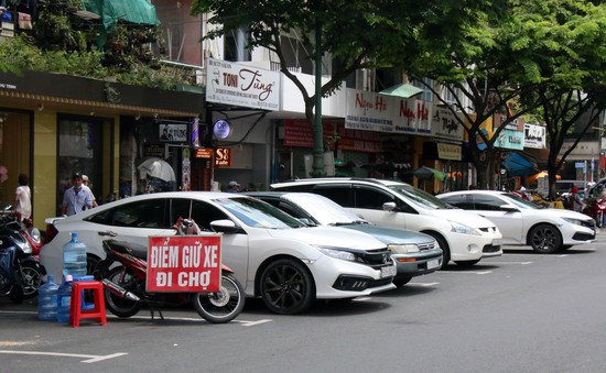 TP Hồ Chí Minh thu phí vỉa hè, lòng đường: Làm sao để hiệu quả, minh bạch?