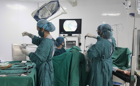 Phẫu thuật cắt tử cung có đa u xơ, kích thước lớn cho người phụ nữ