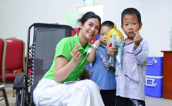 Hoa hậu Ngọc Hân, Jenny Bảo Ngọc góp sức cho các bệnh nhi