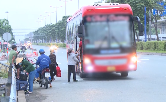 TP Hồ Chí Minh: Đường dây nóng 1022 tiếp nhận phản ánh "xe dù, bến cóc"