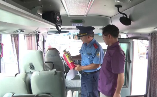 Hà Nội: Nhiều xe đưa đón học sinh thiếu thiết bị chữa cháy, thoát hiểm