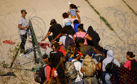 Mexico giải tỏa người di cư ở biên giới phía Nam