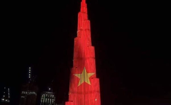 Thắp sáng quốc kỳ Việt Nam tại tòa tháp cao nhất thế giới Khalifa nhân dịp 2/9