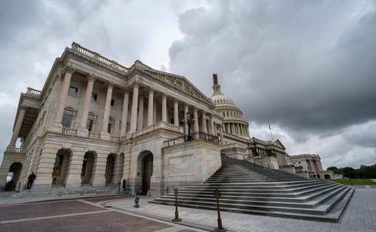 Hạ viện Mỹ thông qua dự luật 45 ngày nhằm tránh việc chính phủ đóng cửa
