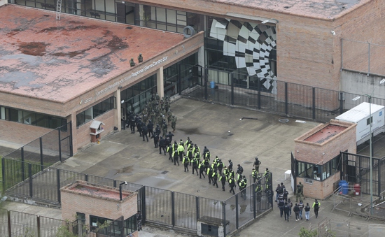 Hàng chục tù nhân vượt ngục ở Ecuador vẫn “nhởn nhơ ngoài vòng pháp luật”