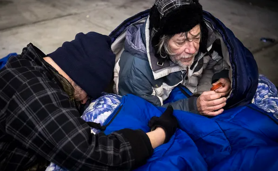 Người vô gia cư Mỹ và rủi ro sức khỏe trong bão tuyết lớn kéo dài