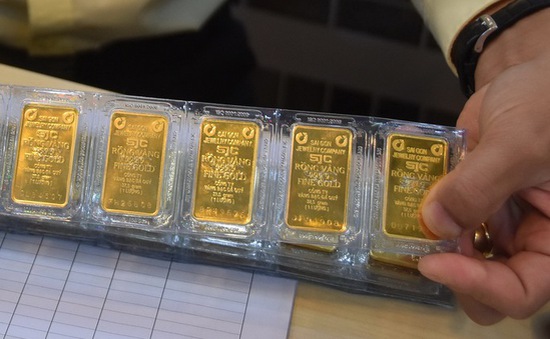 Giá vàng tăng vọt 2 triệu đồng/lượng